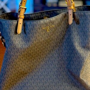 Large tote MK bag.